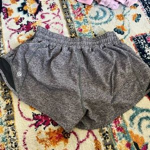 lululemon hotty hot shorts 2.5